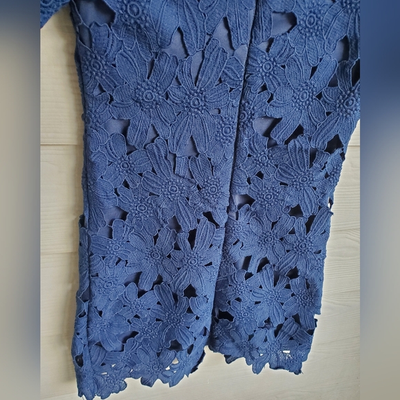 miami by Francesca's Navy Blue Floral Lace Overlay Above-the-knee Sheath Dress - Picture 15 of 16